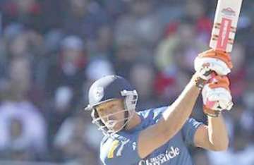 deccan beat delhi to reach ipl semis