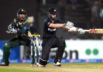 pak vs nz williamson henry lead nz to 4 wicket win in 2nd odi