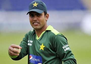 kamran lashes out at pakistan team management