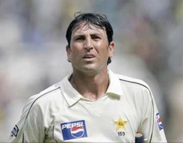younus quits captaincy after grilling by mps