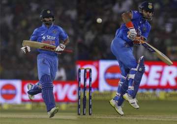 team india s left hand gives headache to captain dhoni