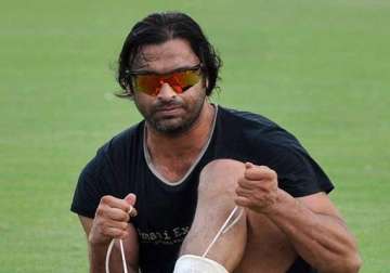 shoaib akhtar advises saeed ajmal to legally challenge icc ban