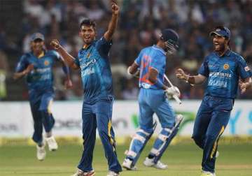 1st t20 sri lanka defeat india by 5 wickets lead series 1 0