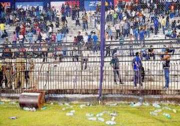 ind vs sa 2nd t 20i irate fans hurl water bottles at barabati stadium
