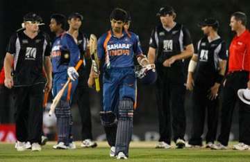 new zealand crush india by 200 runs