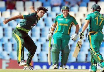 irfan demolishes south african top order pak win by 6 wickets