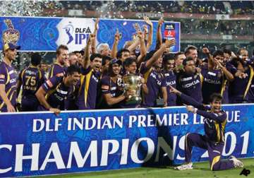 kkr players get grand welcome in kolkata