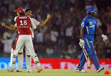 kings xi stay in play off hunt with upset win over mumbai