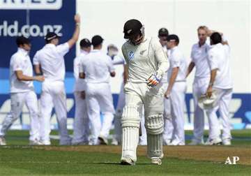 kiwis forced to follow on 77 for 1 at stumps