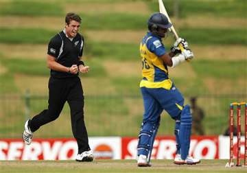 sri lanka wins rain hit odi series against new zealand