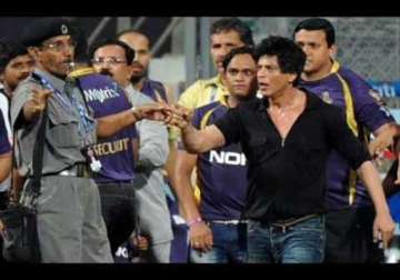 mca in a fix over srk s entry to wankhede stadium
