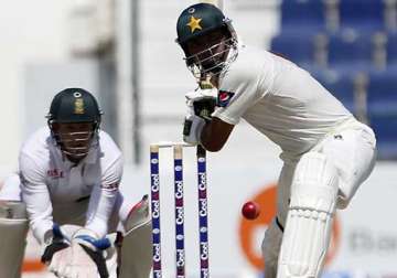 manzoor century propels pakistan to 263 3 and lead