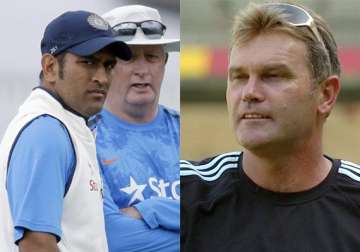 martin crowe says ms dhoni s test captaincy is illogical