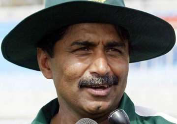 miandad advises music therapy for tense pak cricketers