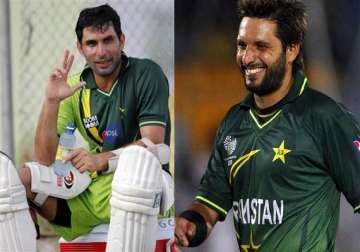 misbah afridi among 5 awarded top pcb contracts