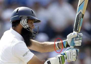 moeen ali wears wristbands with save gaza slogans while batting against india