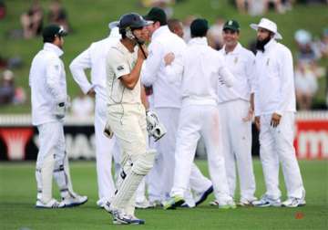 vernon philander on fire as south africa turn screw on day 4 of 3rd test