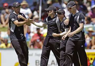 new zealand beats sa by 1 wicket in 1st odi