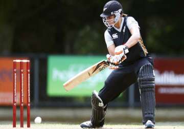 new zealand thrashes pakistan by 7 wickets