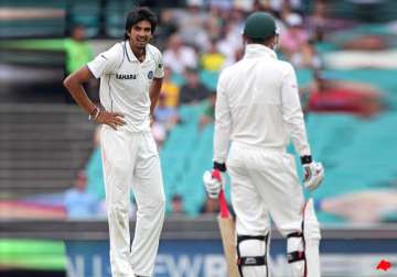 now ishant reportedly shows middle finger to fans