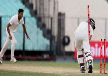 pacer dinda asked to join team india in ahmedabad