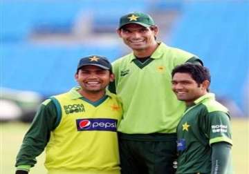 pacer mohd irfan included all akmal brothers out from pak team