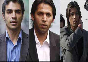 pak court asks authorities to register case against cricketers
