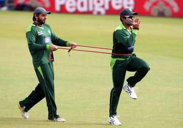 pakistan drops afridi umar akmal for champions trophy