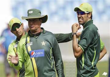 pakistan coach khan in favor of replay for umpires