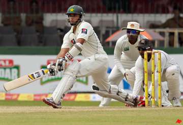 pakistan 404 2 against sri lanka at lunch day two