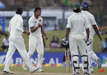 pakistan reeling at 85 for 5 against sri lanka in 1st test