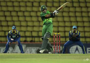 pakistan beats sri lanka by 6 wickets in 1st odi