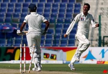 junaid grabs five wickets as pakistan take control