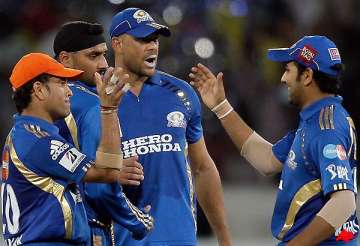 perfect birthday gift for sachin as mi beat dc by 37 runs