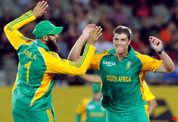 proteas beat nz by 3 runs to win 2 1 in t20 series