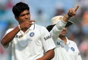 sachin instructs umesh yadav how to bowl at nets