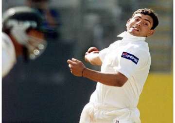 saqlain questions the legality of doosra.