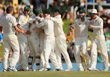 second test day 1 aussies take late wickets south africa 214 for 5