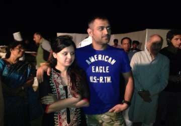 see pics when sakshi and dhoni threw a house party for csk mates