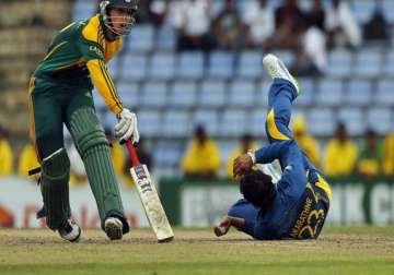 sri lanka thrashes south africa by 8 wickets