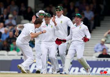 south africa 25 1 england 385 all out at the oval