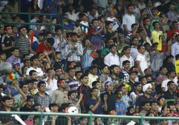 spectators cheer for modi in rr delhi daredevils ipl match