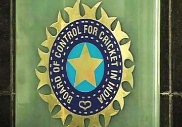 sports ministry wants to bring defiant bcci under rti