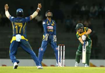 sri lanka beat s africa by 17 runs by dl in 2nd odi