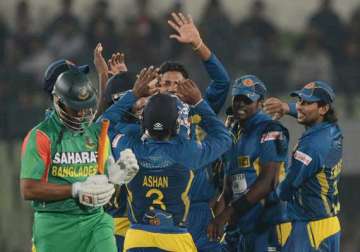 sri lanka beats bangladesh in 1st 1 day match