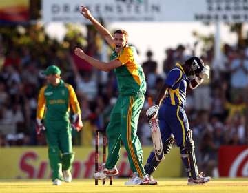 sri lanka out for 43 in 258 run loss to proteas