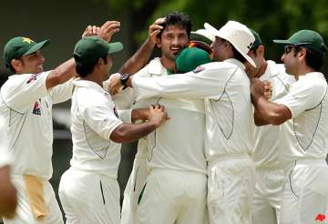 junaid khan leads pakistan fight back in 3rd test