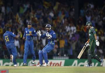 sri lanka beat pakistan to enter world t20 final