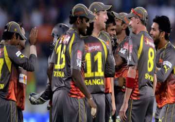 sunrisers beat rcb by 5 runs in superover finish