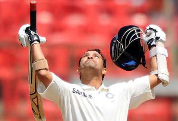 tendulkar completes 15 000 runs in test cricket